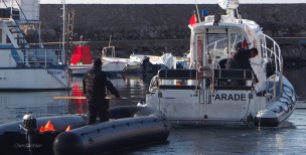 Frontex schleppt leeres Flüchtlingsboot ab!